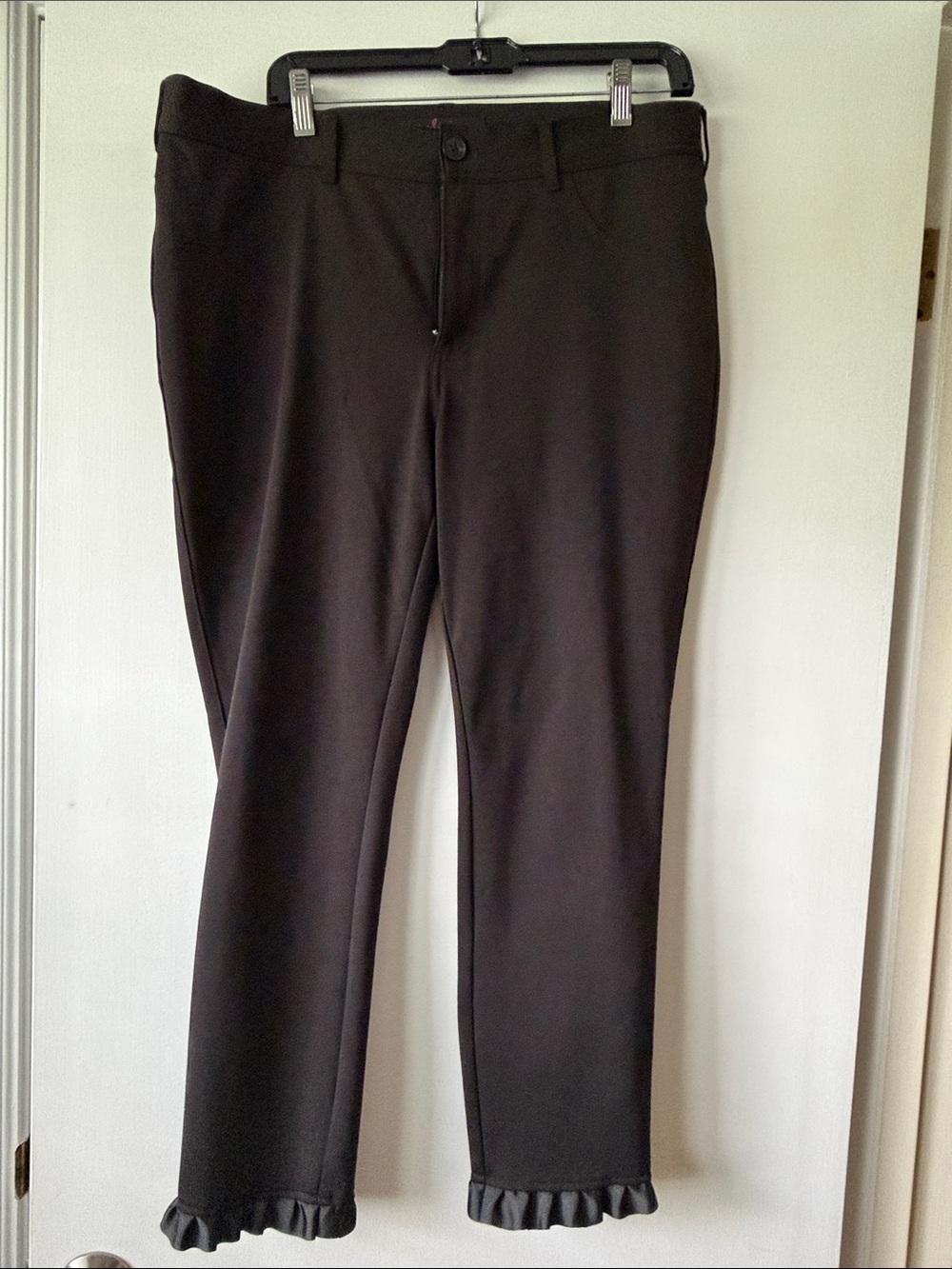 Ruffle-Hem Cropped Ankle Pants in Brown